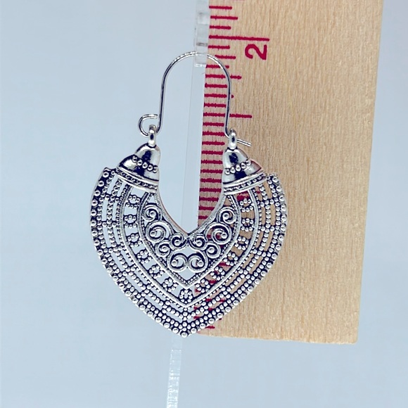 Vintage Boho Hollow Ancient U-Shaped Dangle Earrings - Picture 3 of 4